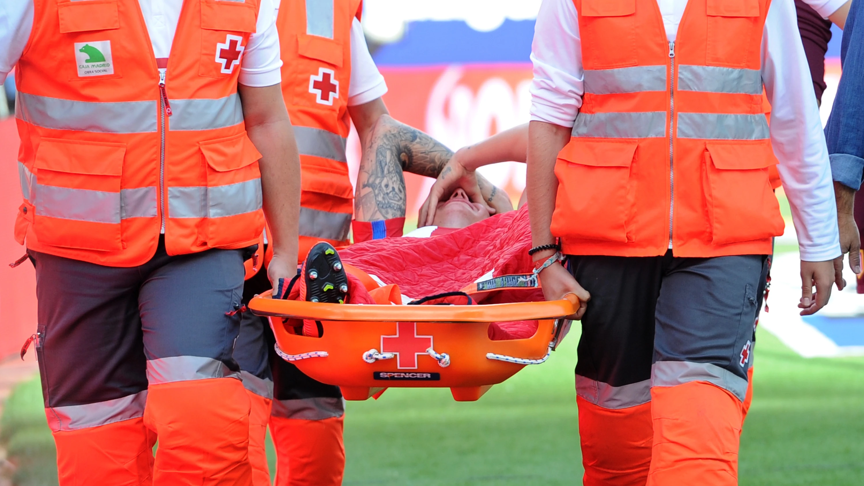 Augusto Fernández se retira lesionado del partido contra el Deportivo Augusto Fernández se retira lesionado del partido contra el Deportivo