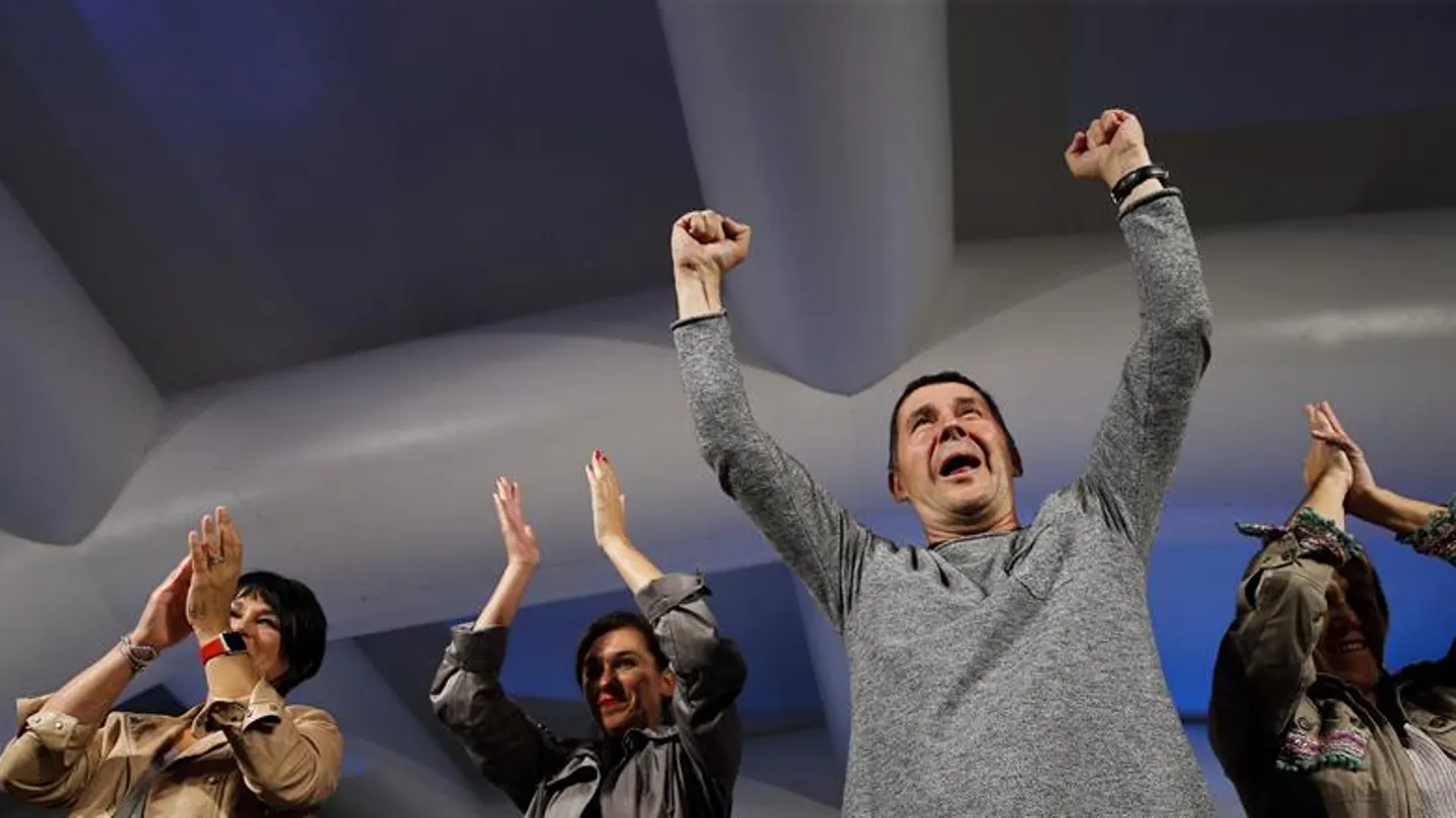 Otegi celebra con euforia el resultado de EH Bildu el 25S Otegi celebra con euforia el resultado de EH Bildu el 25S