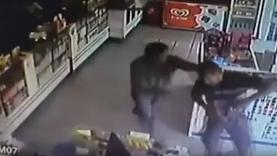 Momento en el que los dos agentes de Policía brasileños inician el altercado Momento en el que los dos agentes de Policía brasileños inician el altercado