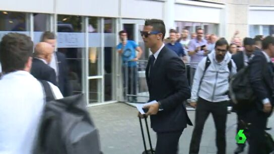 Frame 16.82802 de: Locura en Alemania para recibir a Cristiano Ronaldo 