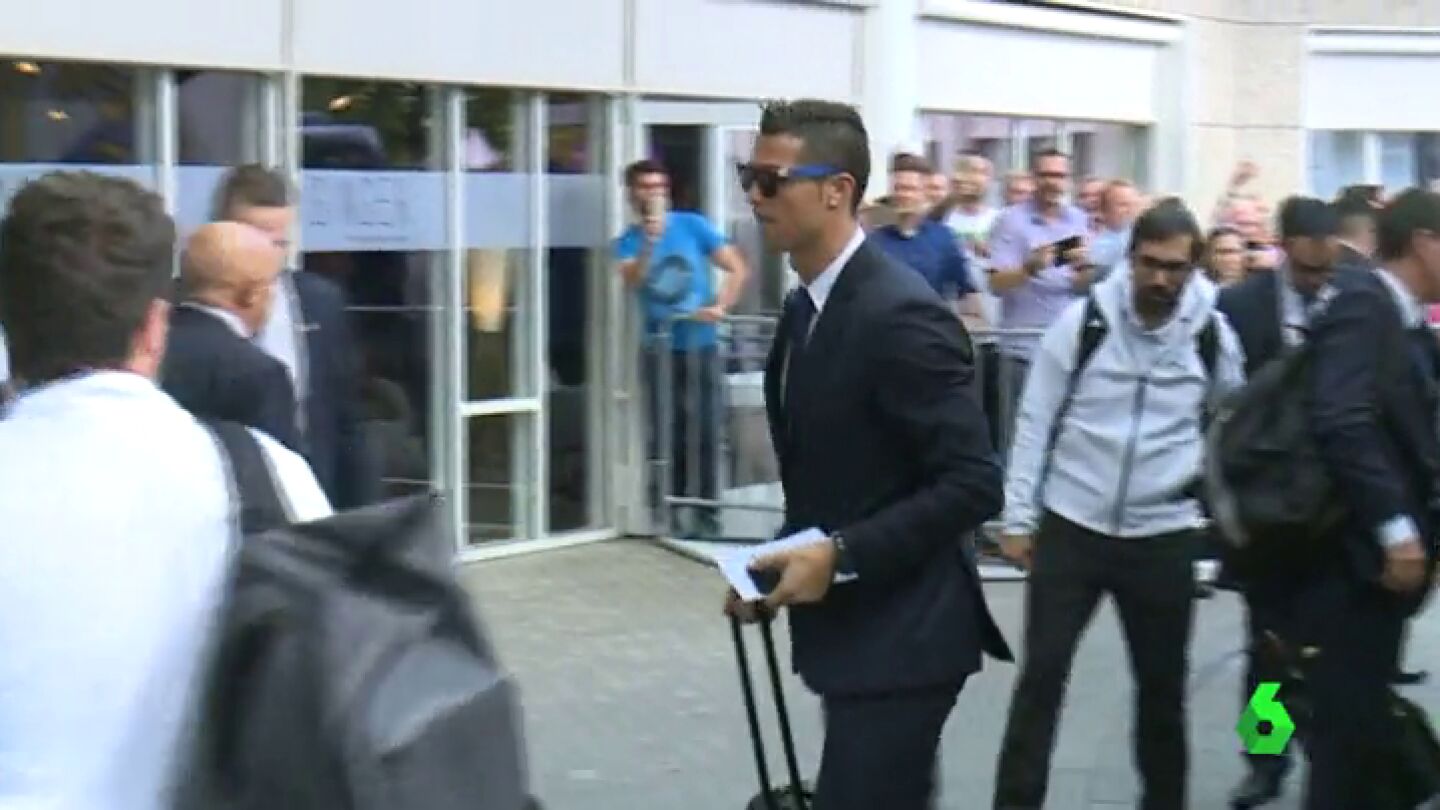 Frame 16.82802 de: Locura en Alemania para recibir a Cristiano Ronaldo 