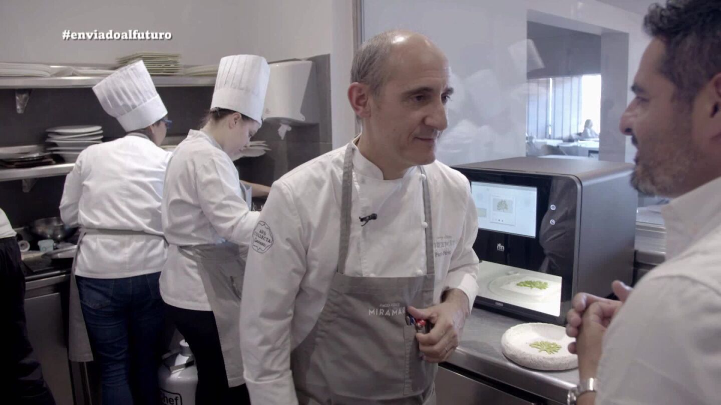 Paco P&eacute;rez, el chef 5 estrellas Michelin, junto a Jalis de la Serna