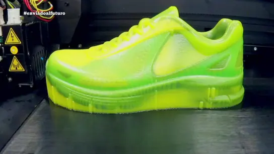 Zapatillas de una pieza creada con una sola máquina 3D Zapatillas de una pieza creada con una sola máquina 3D