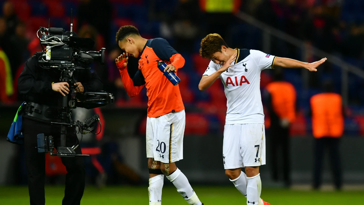 Son, feliz tras la victoria del Tottenham Son, feliz tras la victoria del Tottenham