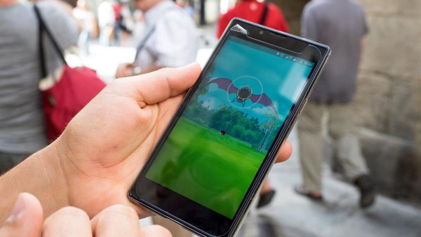 Vista del juego 'Pok&eacute;mon Go' en un smartphone