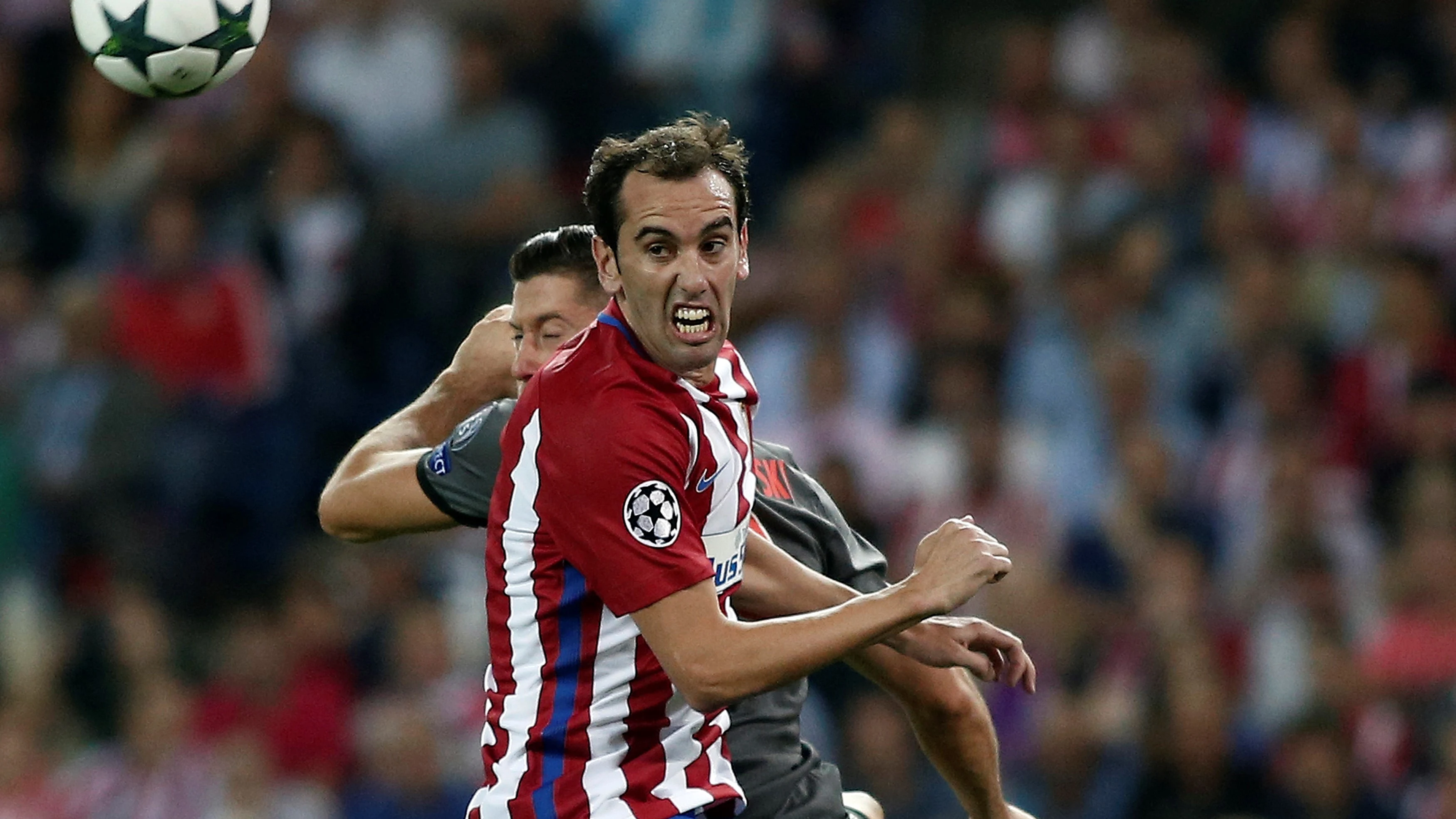 Diego Godín, durante el partido ante el Bayern de Múnich