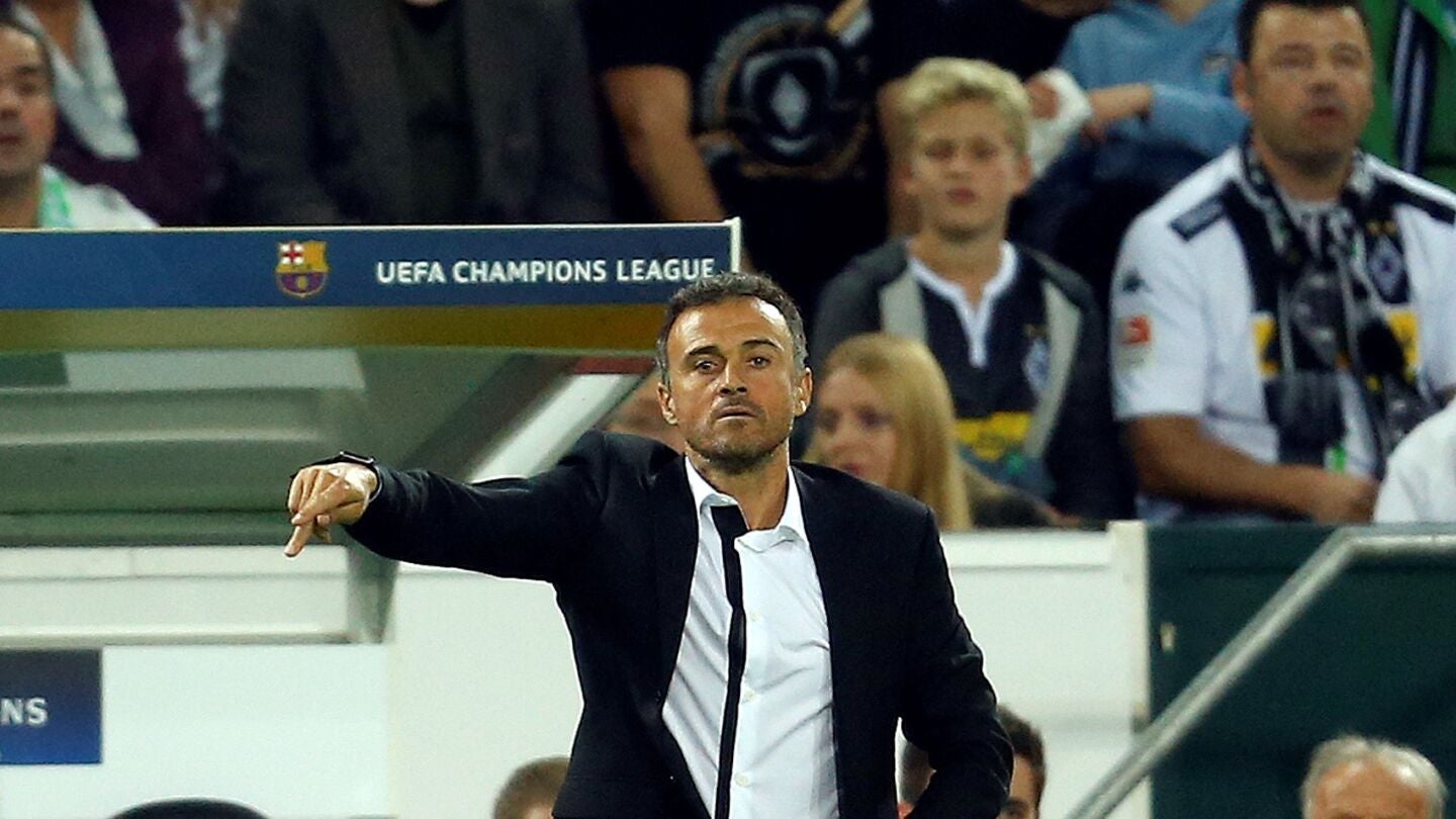 Luis Enrique gesticula durante el partido contra el Monchengladbach