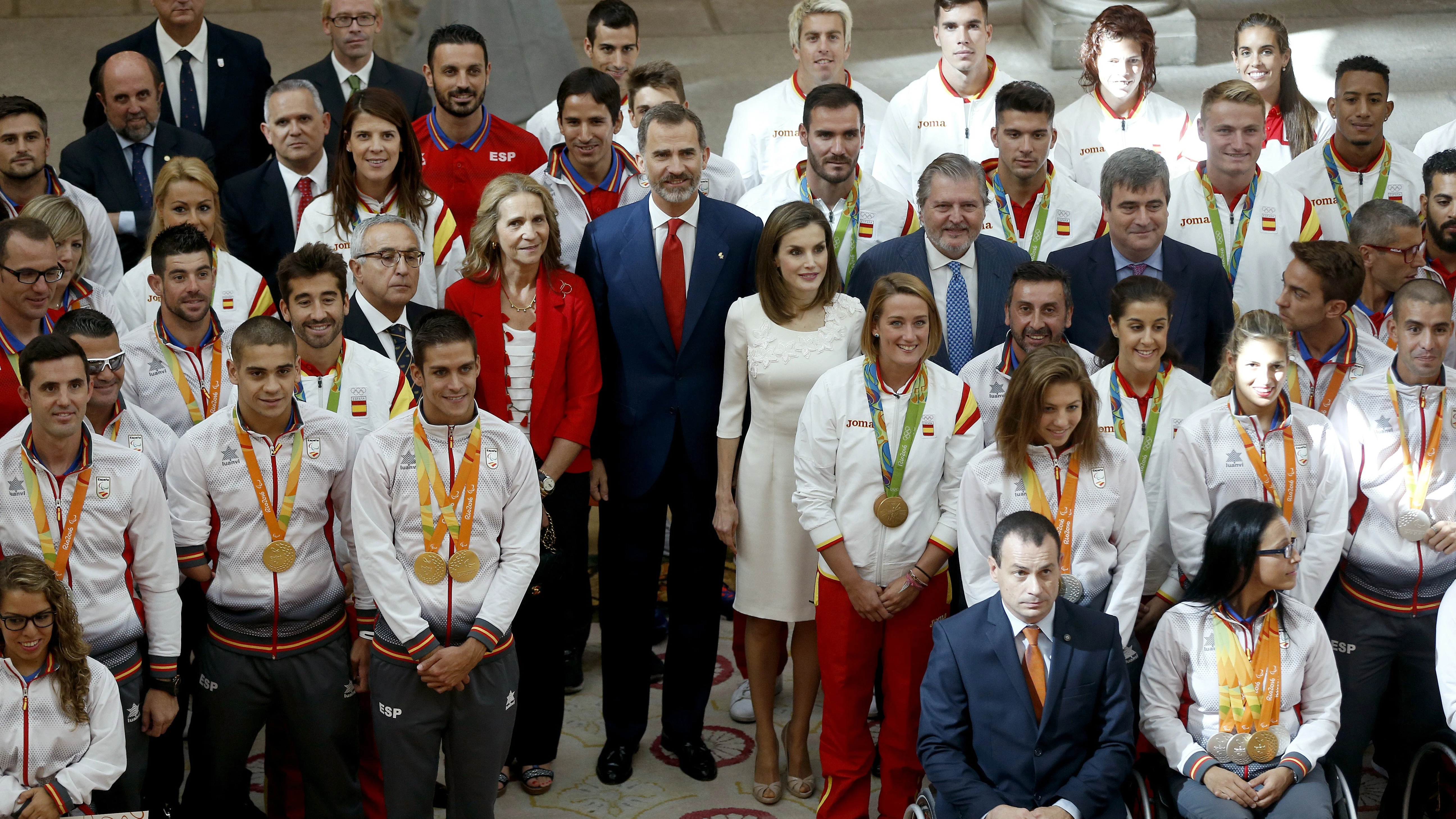 Felipe VI con los ol&iacute;mpicos y paral&iacute;mpicos espa&ntilde;oles,