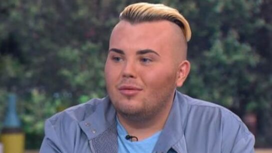 Un joven brit&aacute;nico se gasta 23.000 euros del desempleo en parecerse a Beckham