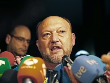 Antonio Pradas declara frente a la sede de Ferraz Antonio Pradas declara frente a la sede de Ferraz