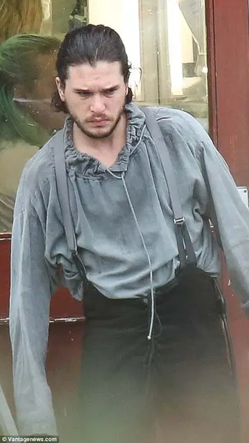 Kit Harington como Jon Nieve Kit Harington como Jon Nieve