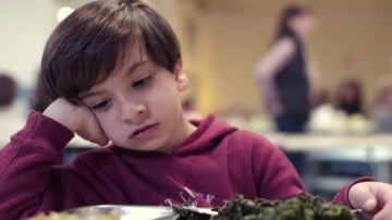 Frame 38.744201 de: Polémica por un anuncio de Sojasun que promueve entre los niños cambiar el consumo de verduras por postres industriales