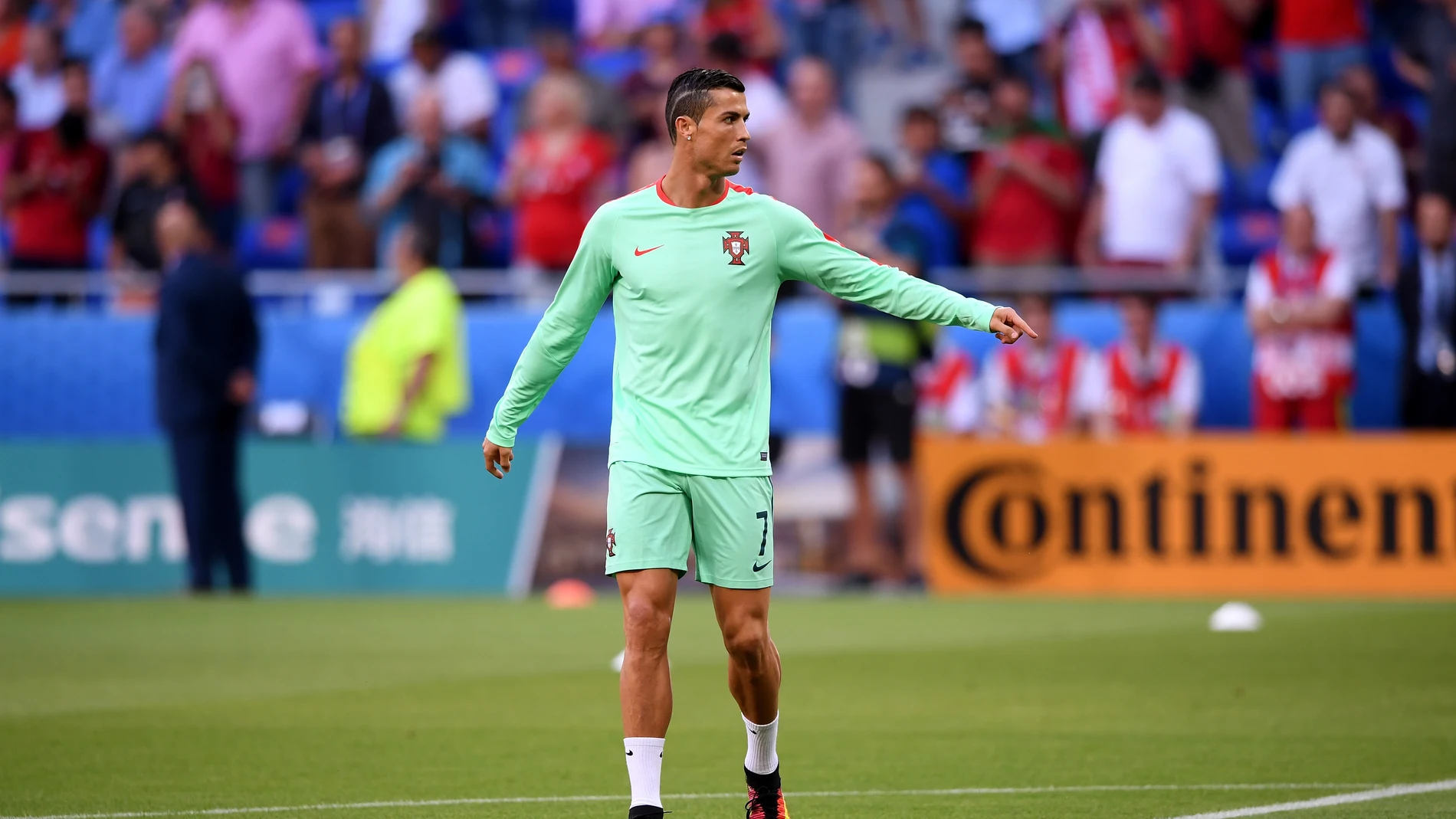 Cristiano Ronaldo, en un calentamiento de Portugal en la Euro 2016