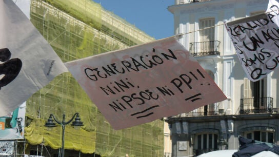 Pancarta de la 'Generaci&oacute;n Nini' en la Puerta del Sol