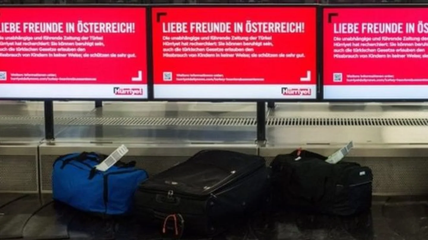 Funcionarios del aeropuerto de Graz, en Austria, encuentran intestinos de un hombre en una maleta Funcionarios del aeropuerto de Graz, en Austria, encuentran intestinos de un hombre en una maleta