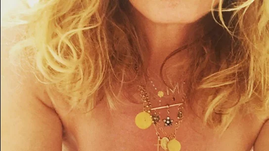 Madonna ha posado sin ropa pidiendo el voto para Hillary Clinton Madonna ha posado sin ropa pidiendo el voto para Hillary Clinton