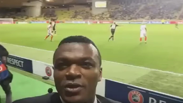 Desailly caza un gol mientras se hacía un vídeo-selfie.