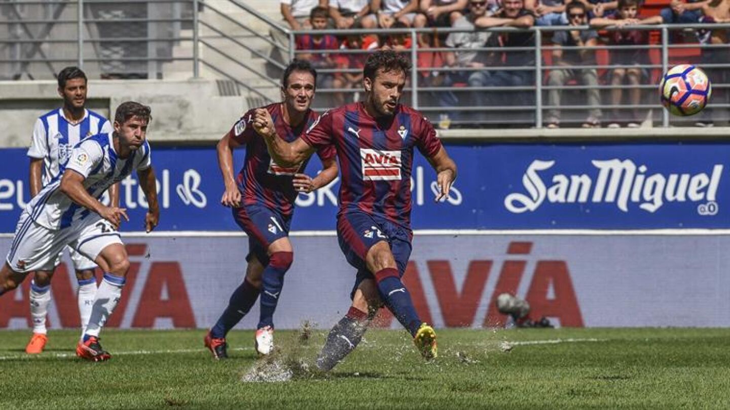 Pedro Le&oacute;n, en un partido con el Eibar
