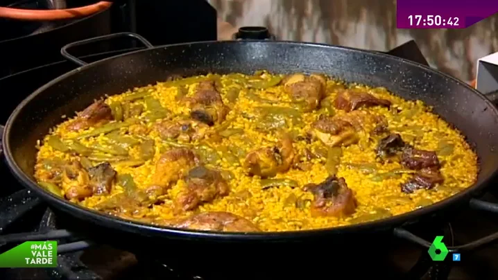 Frame 90.938107 de: paella