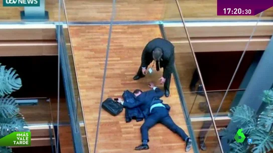 Frame 9.875839 de: pelea Frame 9.875839 de: pelea