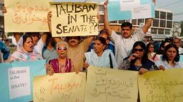 Activistas por los derechos humanos protestan contra un nuevo caso de 'crimen de honor' en Pakistán