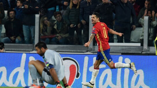 Vitolo celebrando su gol ante la Selecci&oacute;n de Italia