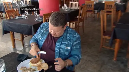 Alberto Chicote prueba la "puta mierda" de hamburguesa 'momia' Alberto Chicote prueba la "puta mierda" de hamburguesa 'momia'