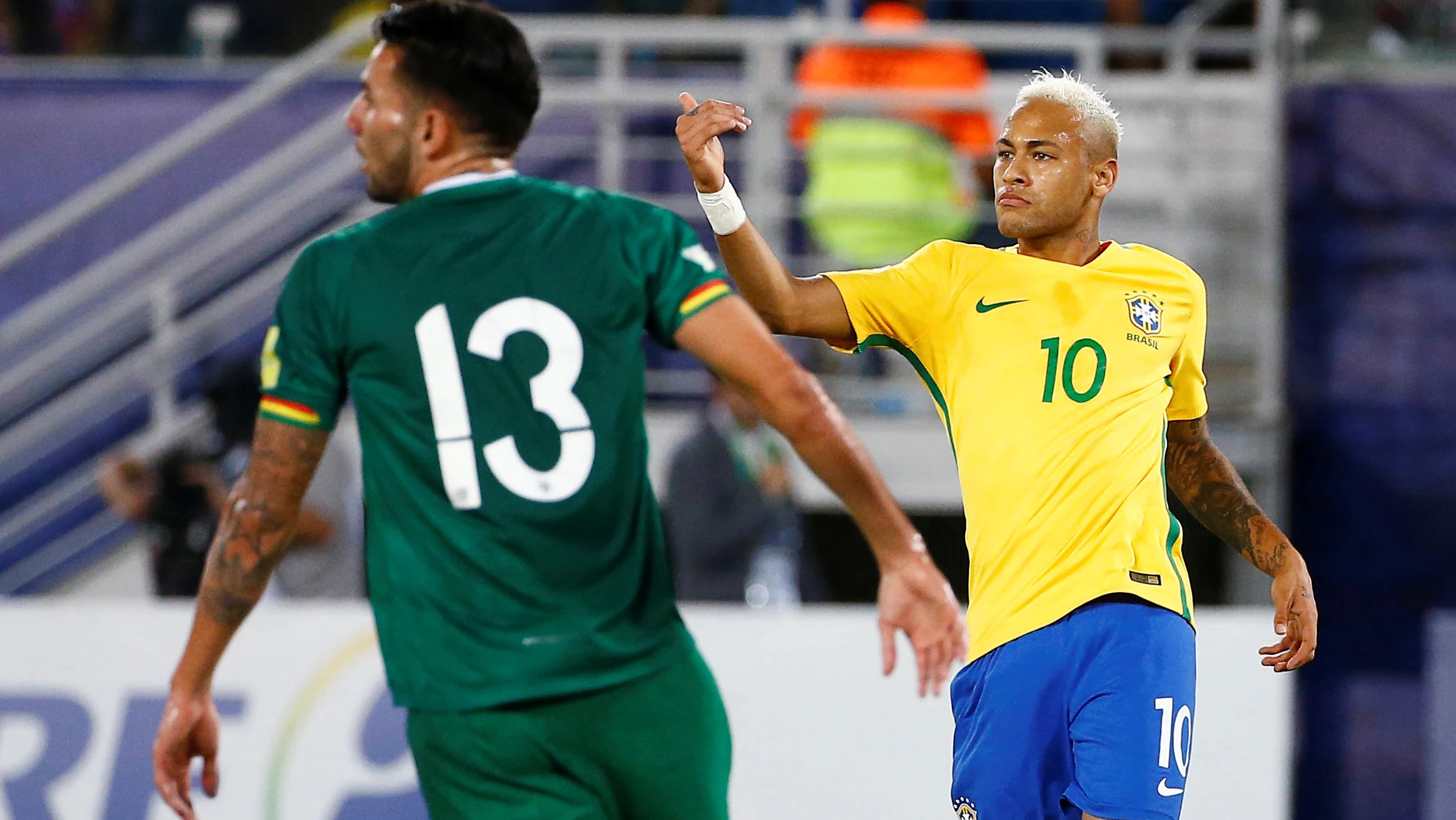 Neymar celebra su gol contra Bolivia