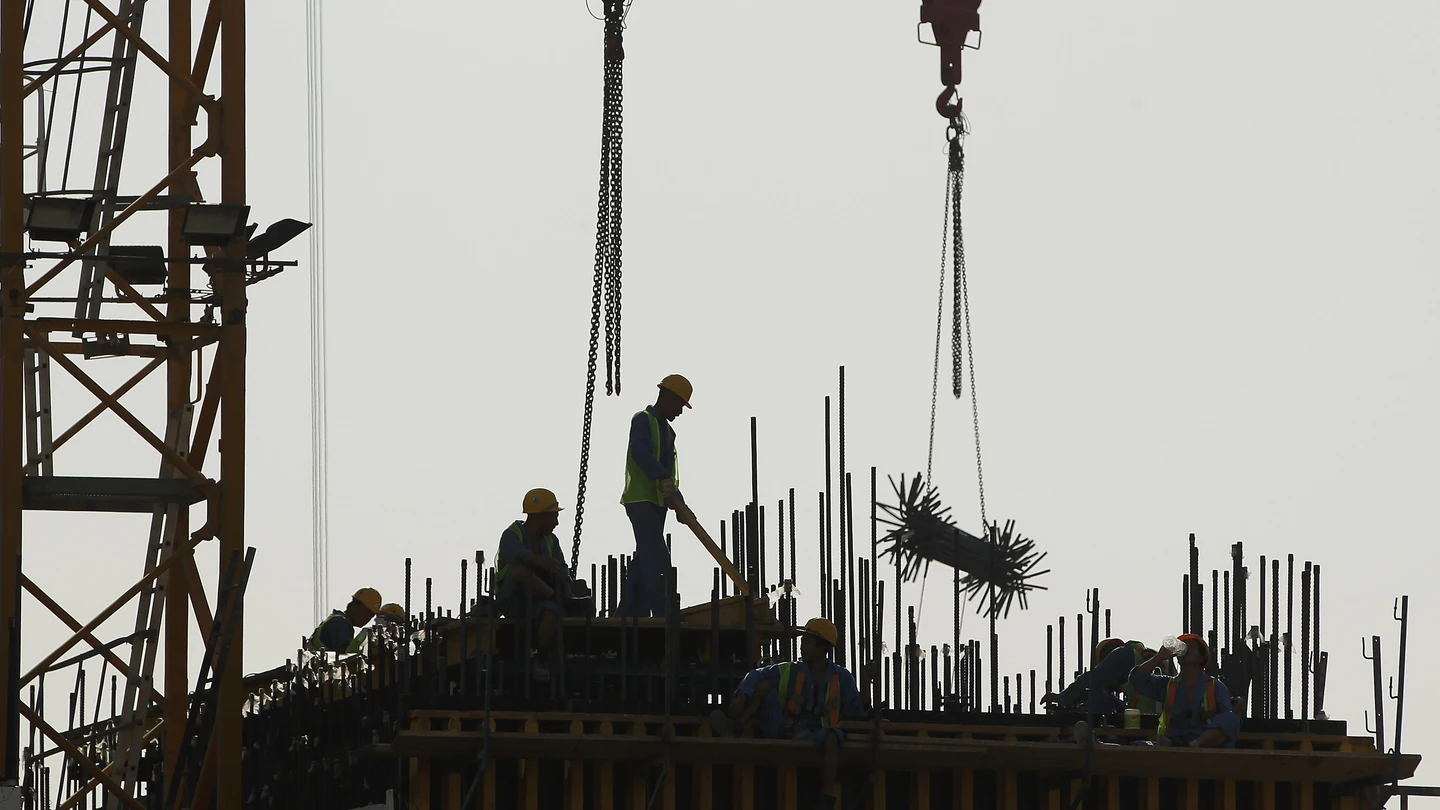 Operarios trabajan en las obras del Mundial de Catar 2022 Operarios trabajan en las obras del Mundial de Catar 2022