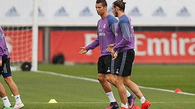 Cristiano conversa con Bale en Valdebebas