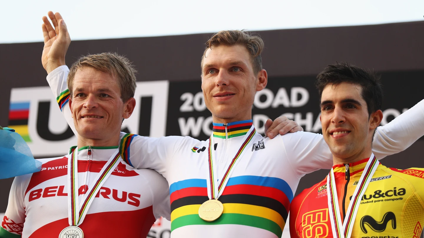 Castroviejo, en el podio junto a Tony Martin y Vasil Kiryienka Castroviejo, en el podio junto a Tony Martin y Vasil Kiryienka