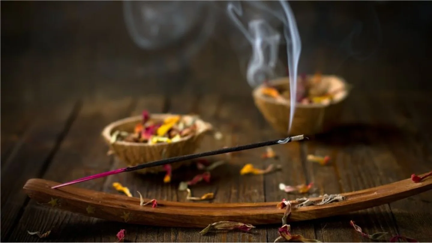El humo del incienso es más dañino que el del tabaco El humo del incienso es más dañino que el del tabaco