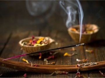 El humo del incienso es más dañino que el del tabaco El humo del incienso es más dañino que el del tabaco