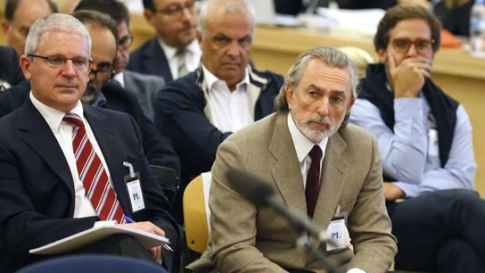 Francisco Correa (d), presunto cabecilla de la trama Gürtel, durante el juicio Francisco Correa (d), presunto cabecilla de la trama Gürtel, durante el juicio