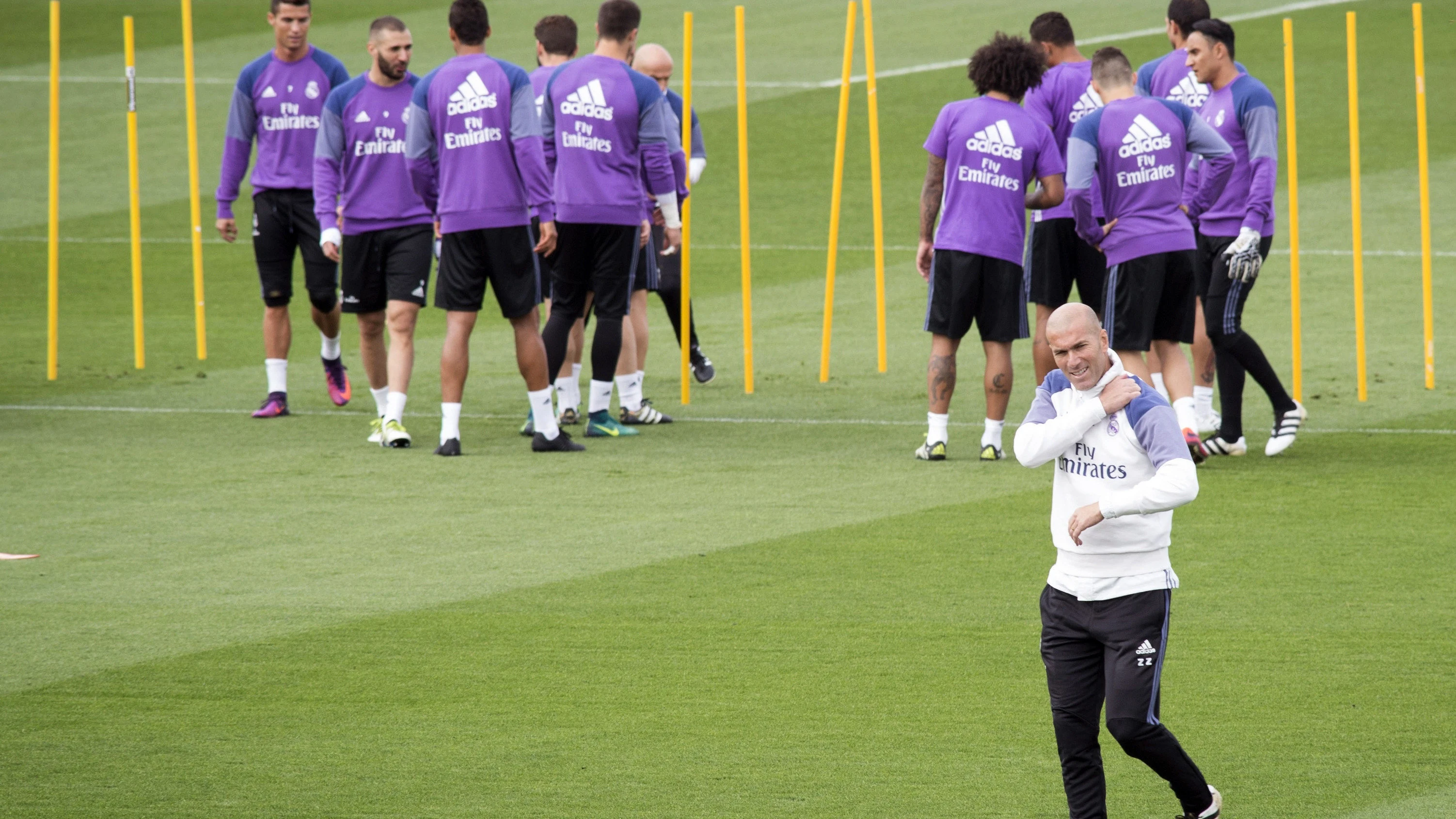 Zidane, durante el último entrenamiento del Real Madrid Zidane, durante el último entrenamiento del Real Madrid