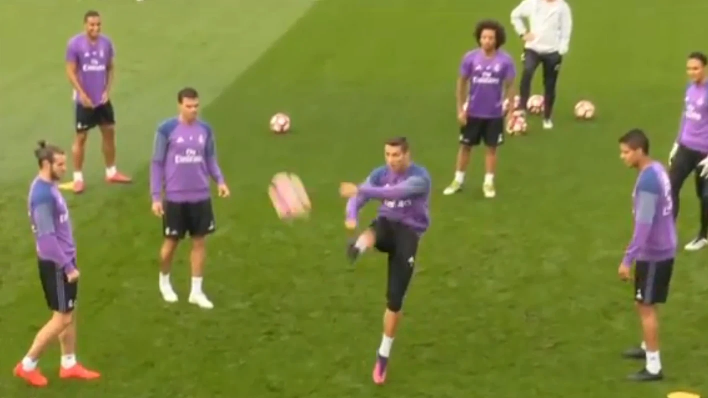 El pelotazo de Cristiano a la prensa El pelotazo de Cristiano a la prensa