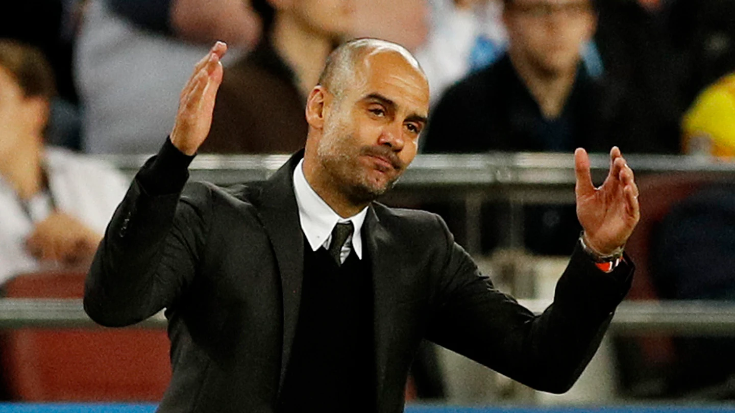 Guardiola, cariacontecido en la banda del Camp Nou Guardiola, cariacontecido en la banda del Camp Nou