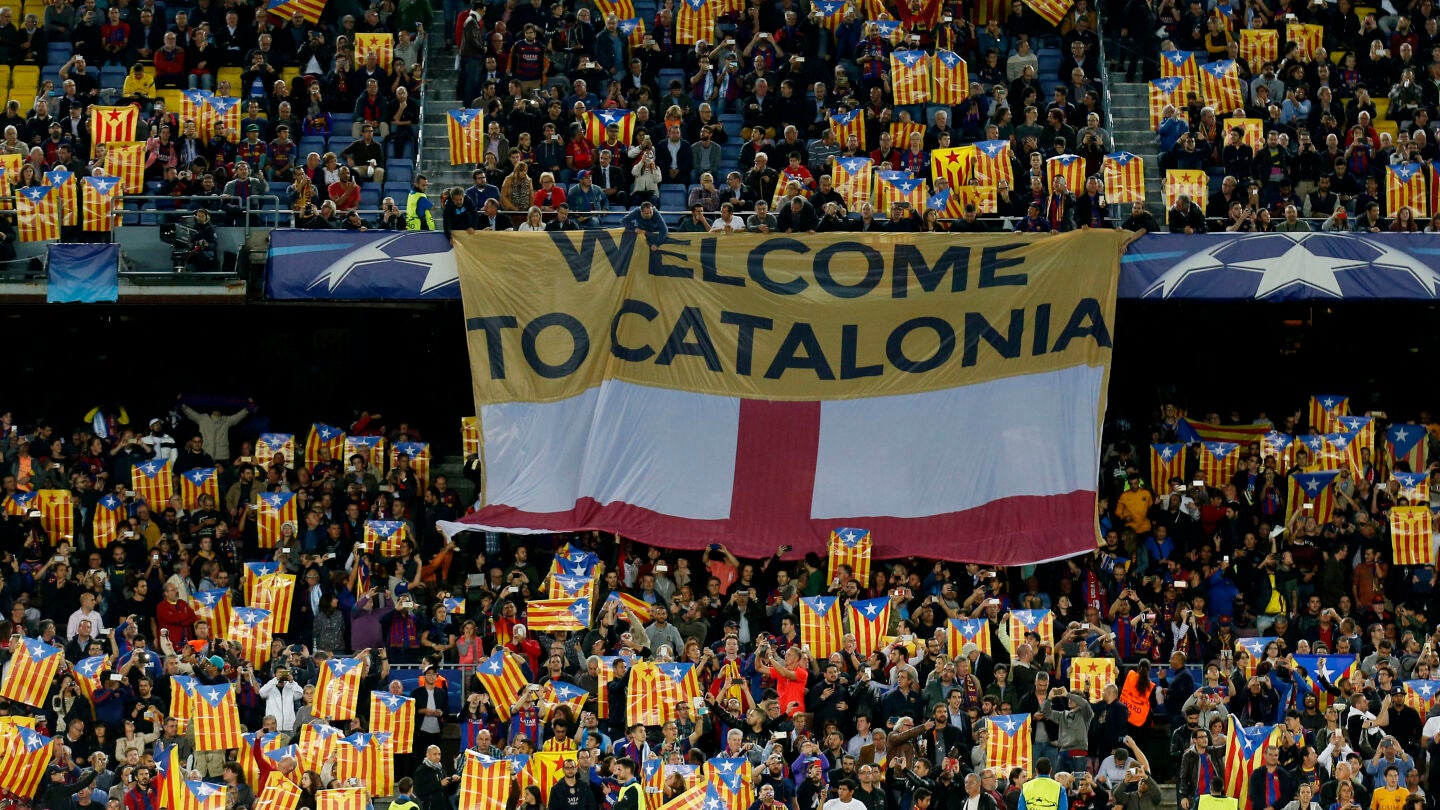 La pancarta 'Welcome to Catalonia' que se despleg&oacute; antes del partido
