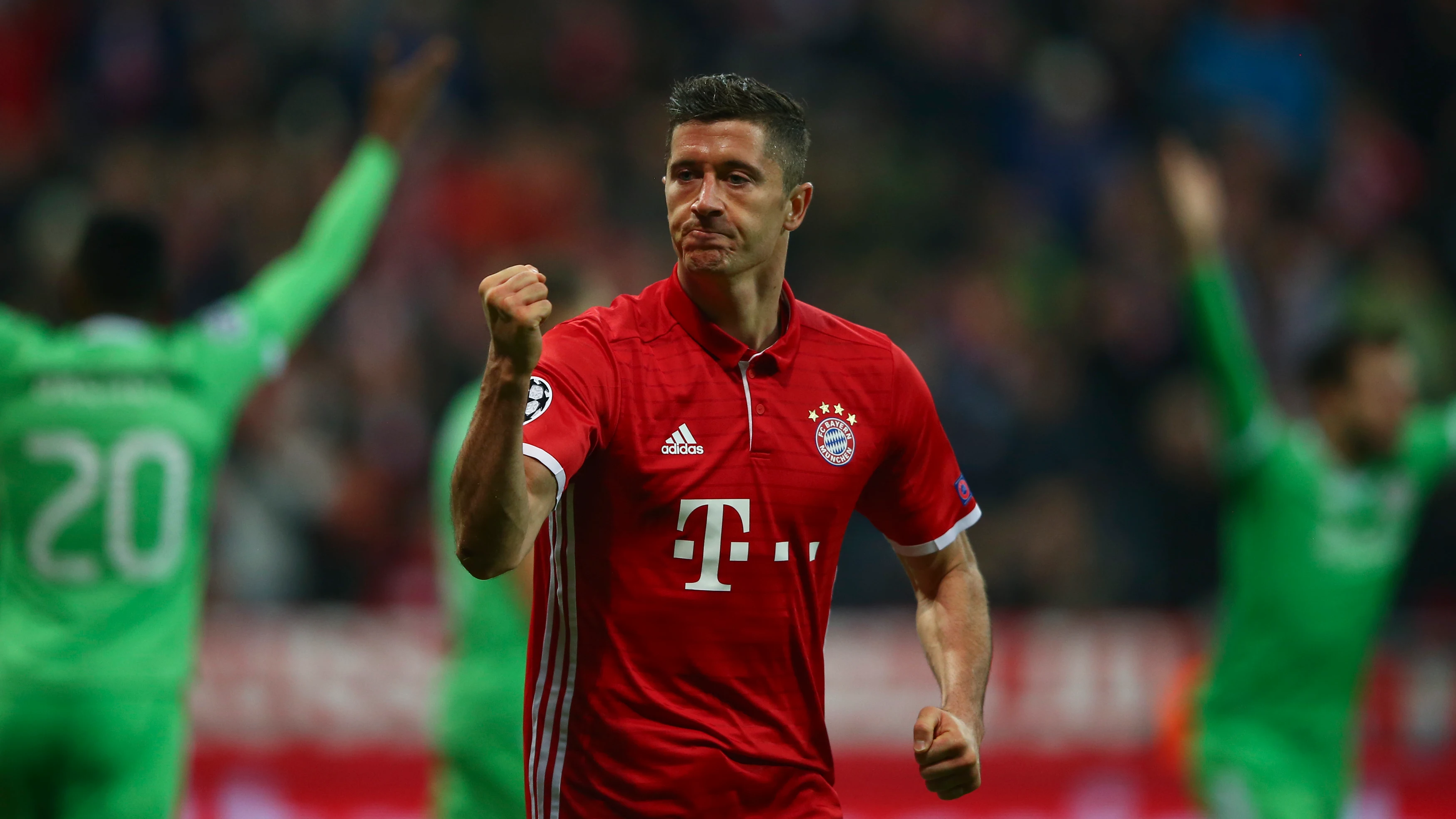 Lewandowski celebra su gol contra el PSV