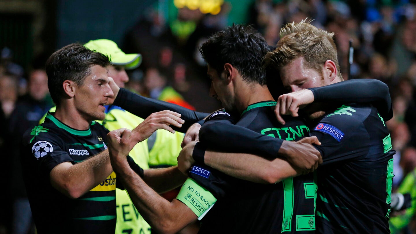 Stindl celebra su gol contra el Celtic junto a sus compa&ntilde;eros