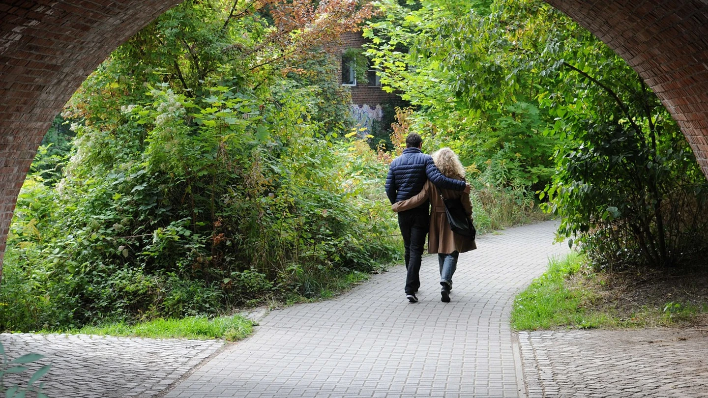 Pareja paseando Pareja paseando