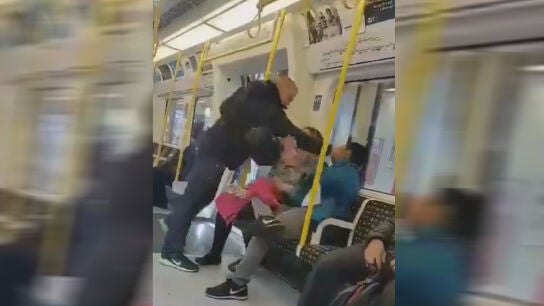Imagen de la agresi&oacute;n en el Metro de Londres