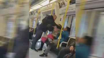 Imagen de la agresión en el Metro de Londres