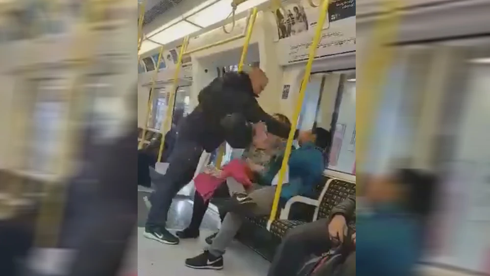 Imagen de la agresión en el Metro de Londres Imagen de la agresión en el Metro de Londres
