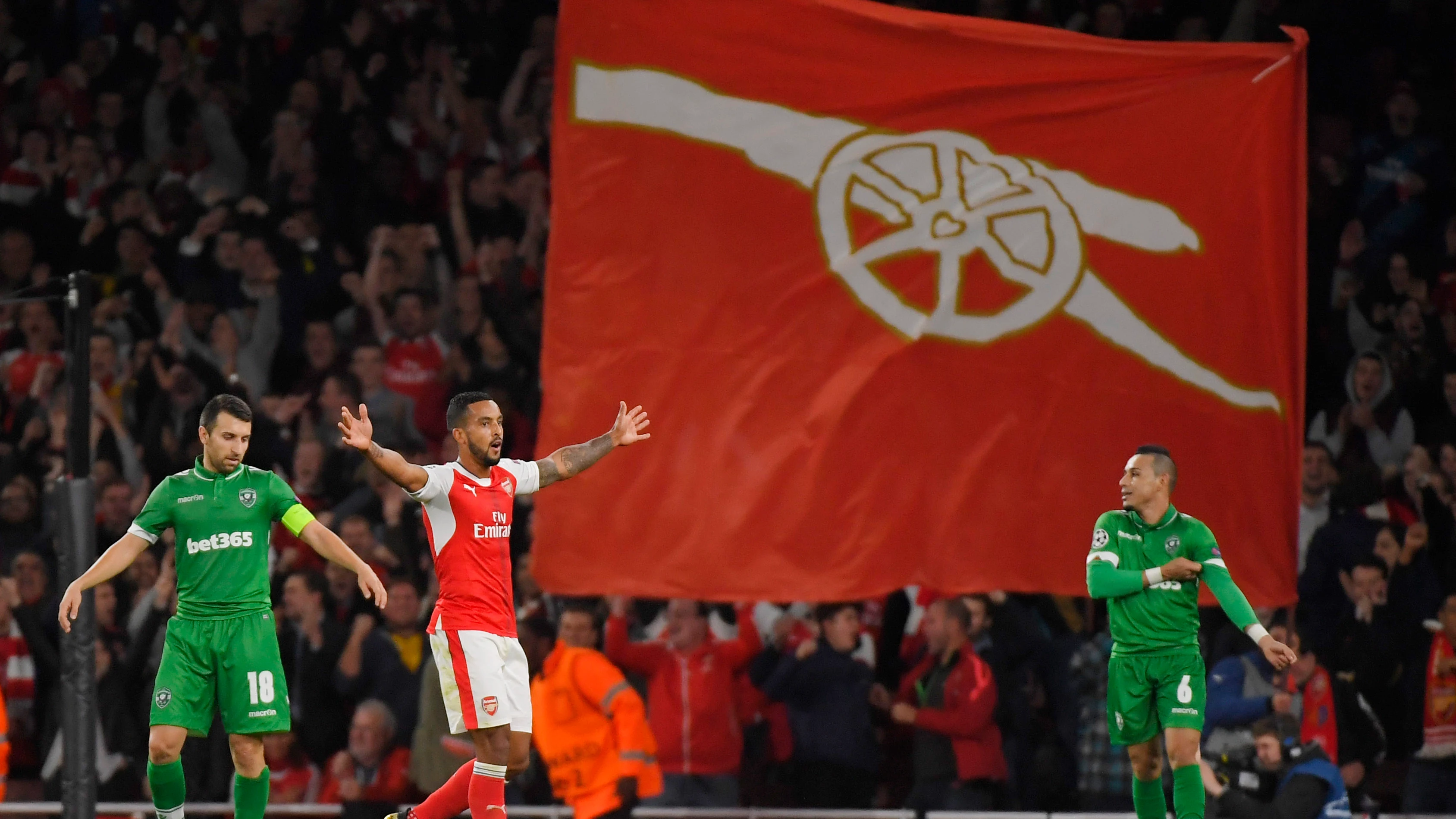 Walcott celebra su gol contra el Ludogorets