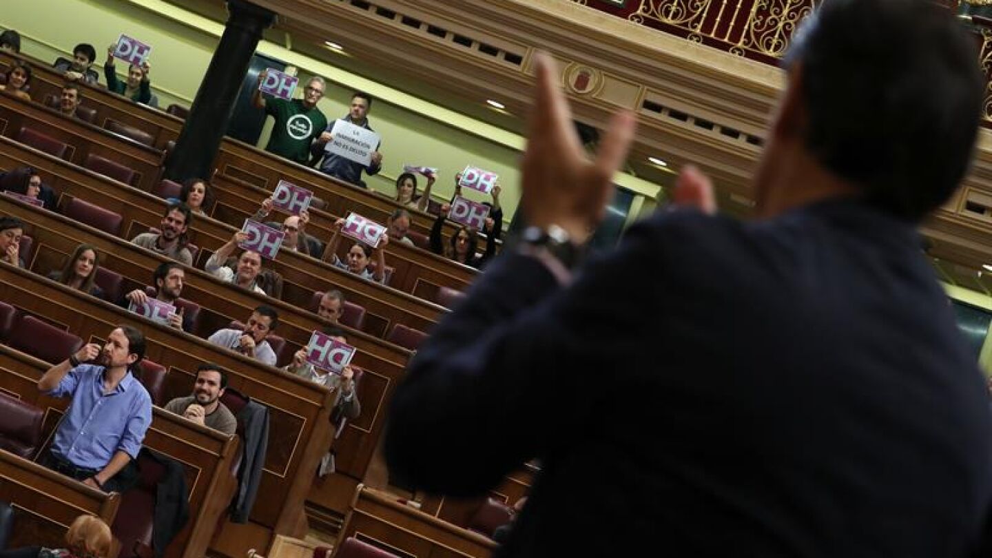 Diputados de Unidos Podemos protestan por los CIE