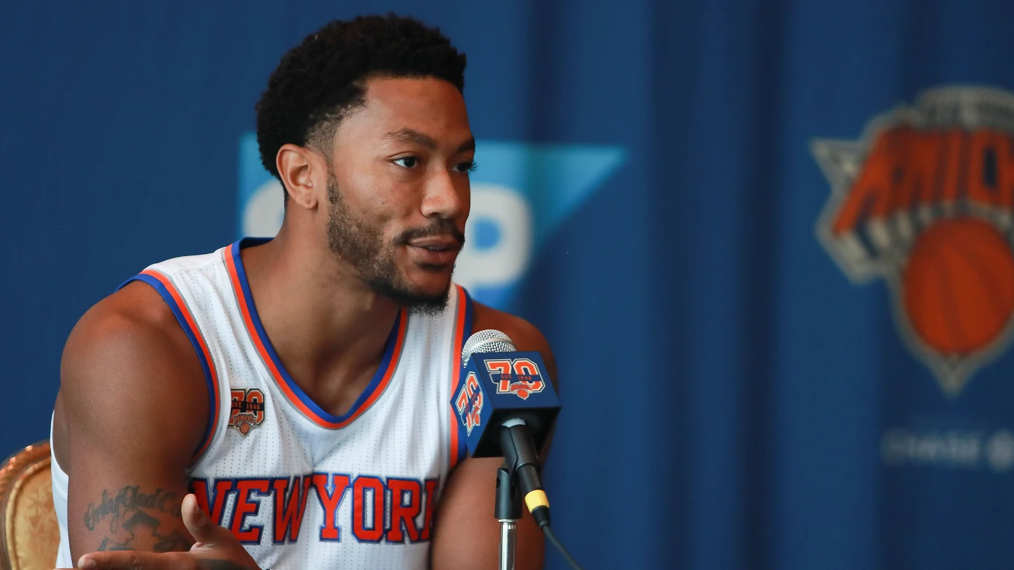 Derrick Rose, en mitad de una rueda de prensa Derrick Rose, en mitad de una rueda de prensa