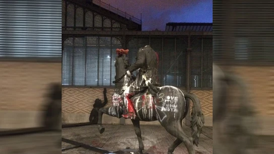 Estatua de Franco con una cabeza de cerdo Estatua de Franco con una cabeza de cerdo