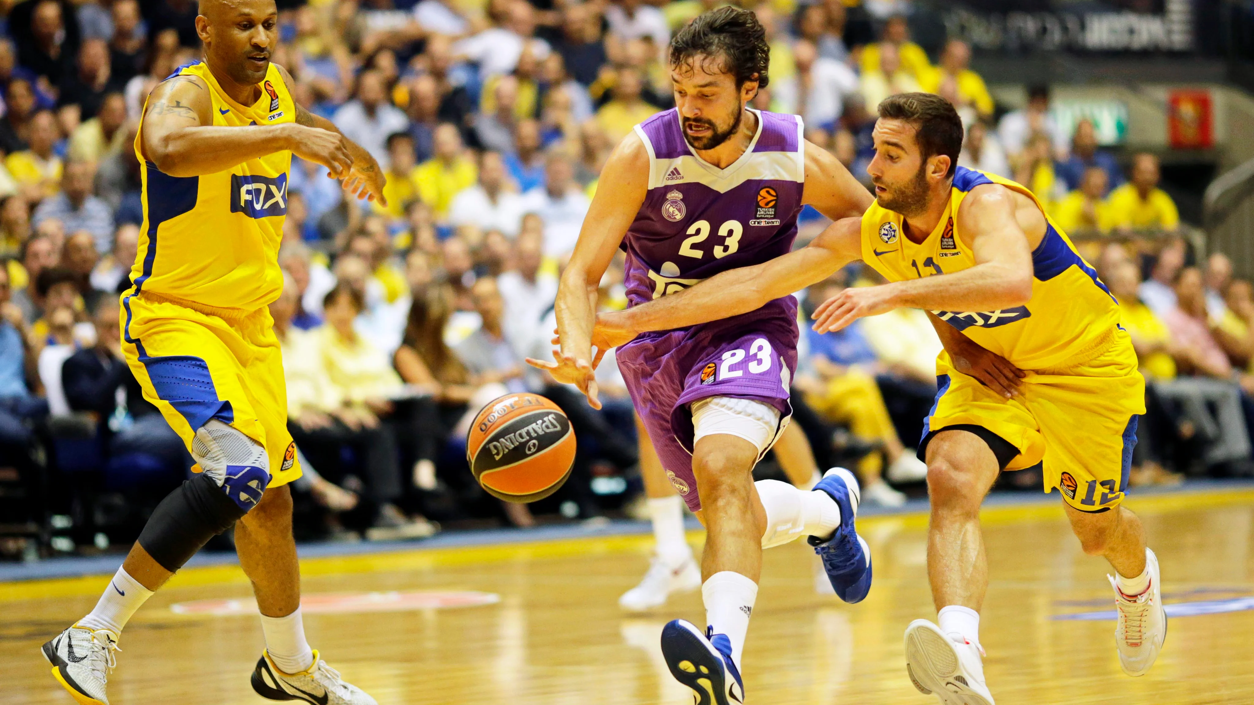 Sergio Llull ante Yogev Ohayon del Maccabi Tel Aviv 