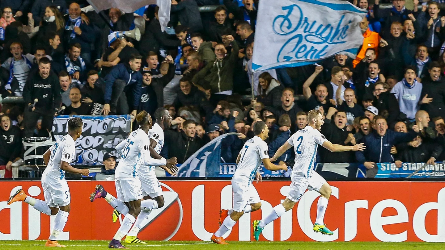 Los jugadores del Genk celebran el gol de Brabec ante el Athletic Los jugadores del Genk celebran el gol de Brabec ante el Athletic